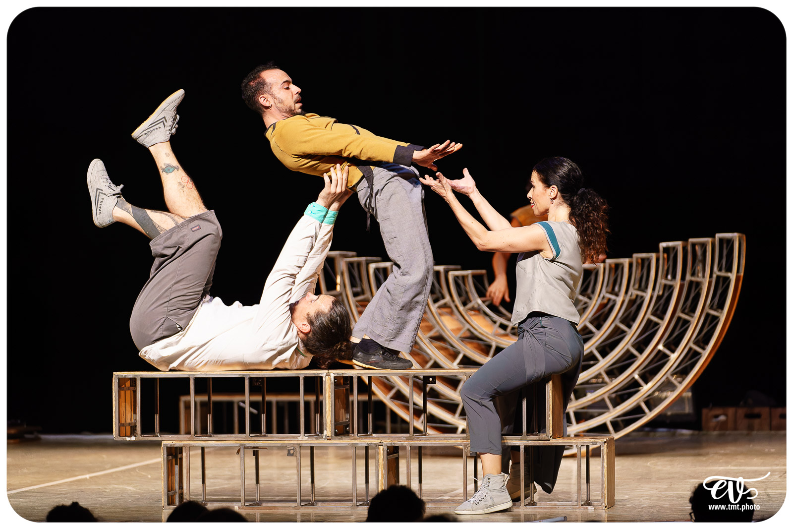 ESENCIAL (VAIVEN CIRCO)